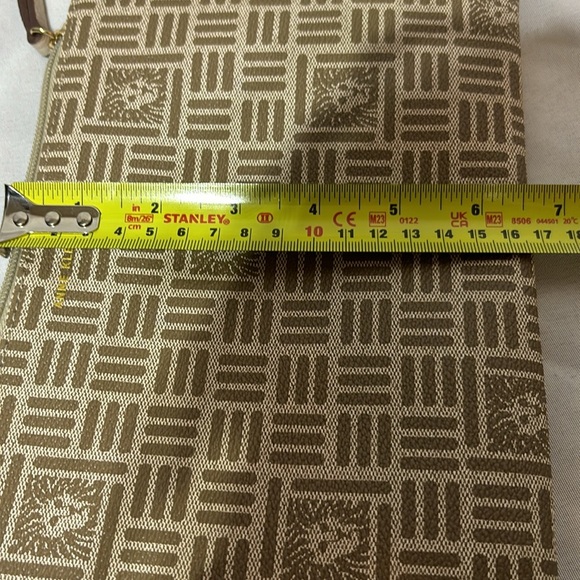 ANNE KLEIN Large Zip Top Lion Logo Wristlet - Picture 6 of 6